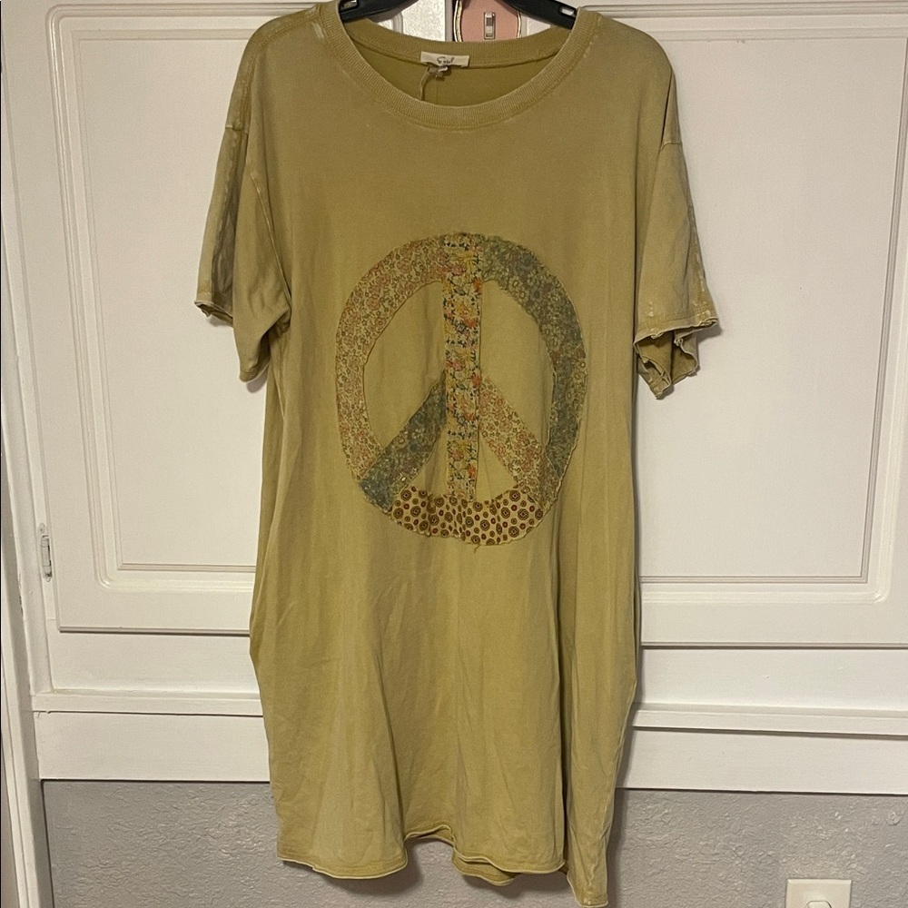 Easel tee shirt dress